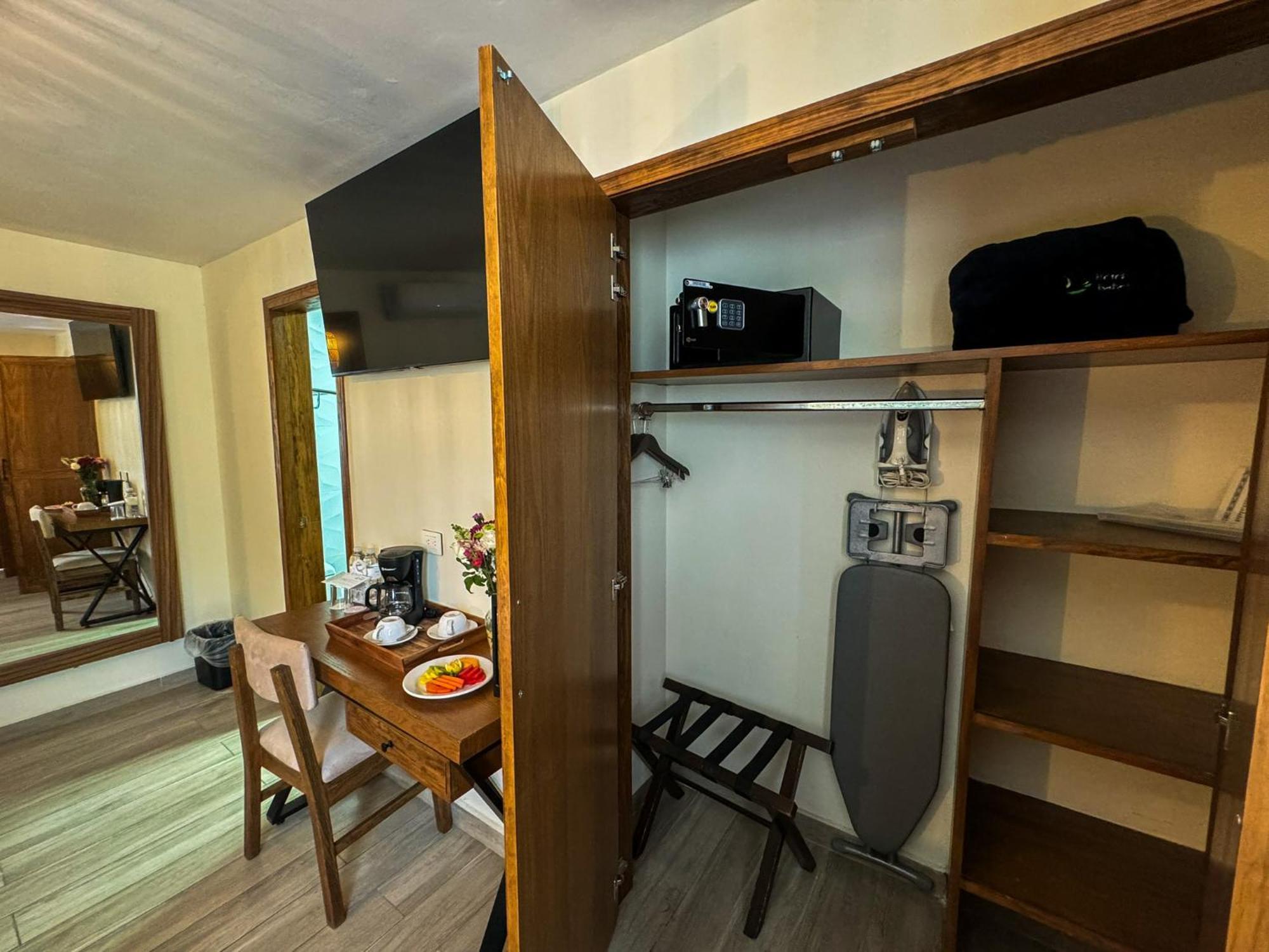 Hotel Isabel Гвадалахара Экстерьер фото
